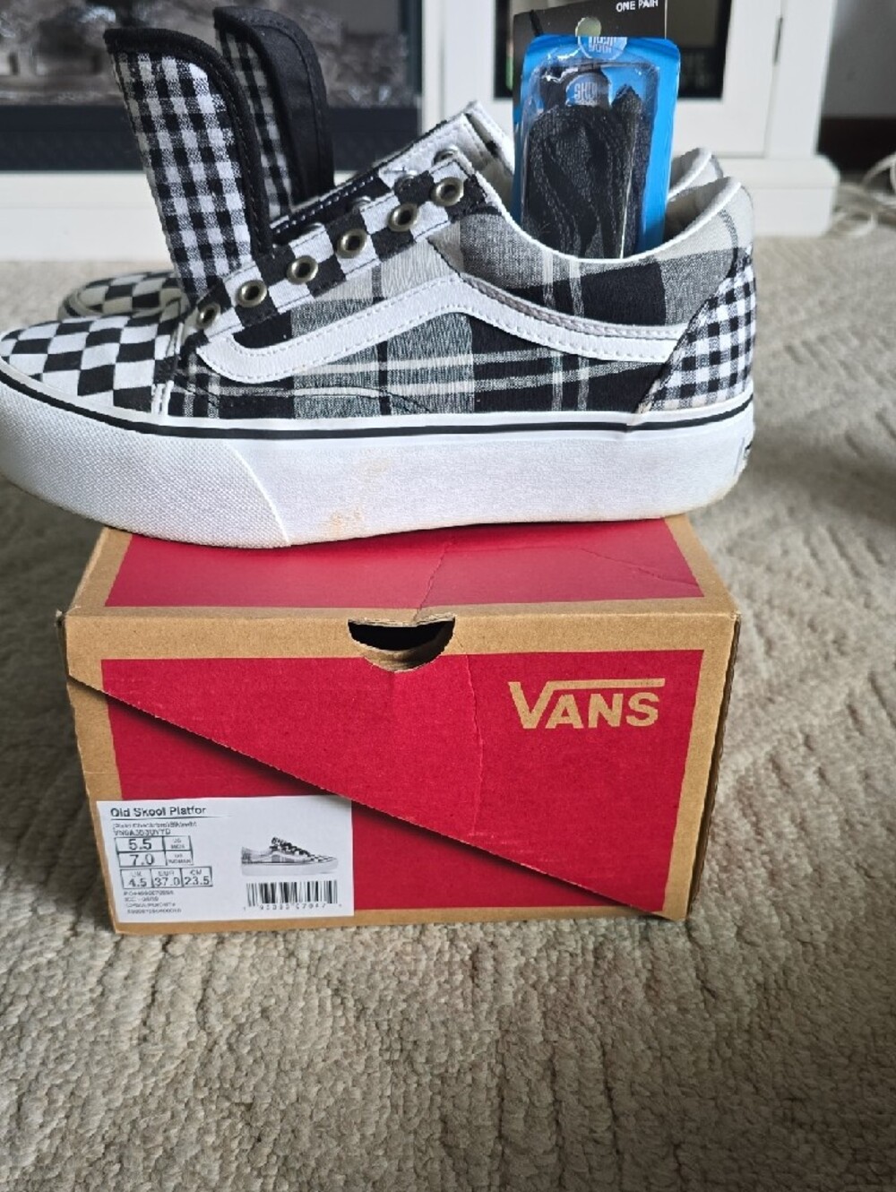 Vans Womans Checkerboard Slip-On/Low Top Sneakers - Black & White - Picture 6 of 7